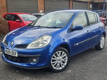 2009 Renault Clio 1.5 dCi Dynamique 5dr 18 Photos photo