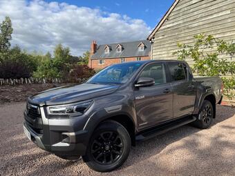 Toyota Hilux Pickup 2.8 D-4D Invincible X Auto 4WD Euro 6 (s/s) 4dr