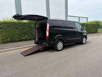 Ford Tourneo Custom Minibus 2.0 320 EcoBlue Titanium Auto L1 Euro 6 (s/s) 5dr