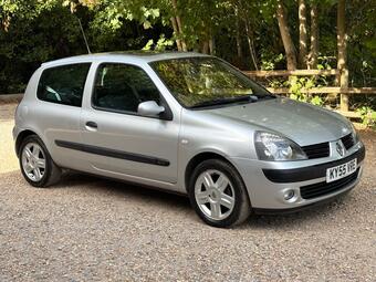 Renault Clio Hatchback 1.2 16v Dynamique 3dr