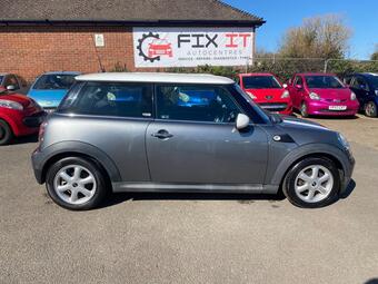 2010 hatch 1.6 one graphite euro 5 3dr 35 photos  hatch 1.6 one graphite euro 5 3dr new mot+ulez free+2... photo