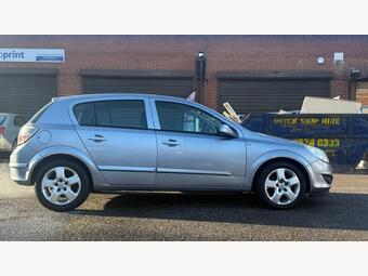 2007 Vauxhall Astra 1.6i 16v Club Hatchback 5dr Petrol Manual (155 g/km, 113 bhp) 24 Photos photo