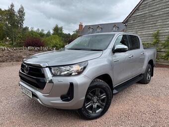 Toyota Hilux Pickup 2.4 D-4D Icon 4WD Euro 6 (s/s) 4dr