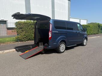 Ford Tourneo Custom Minibus 2.0 320 EcoBlue Titanium Auto L1 Euro 6 (s/s) 5dr