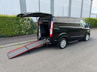 Ford Tourneo Custom Minibus 2.0 320 EcoBlue Titanium Auto L1 Euro 6 (s/s) 5dr