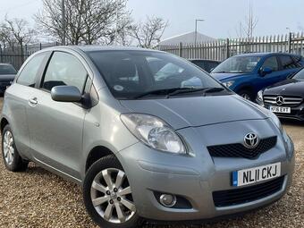 2011 Toyota Yaris 1.0 VVT-i T Spirit Euro 5 3dr 35 Photos photo