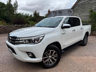 Toyota Hilux Pickup 2.4 D-4D Invincible Auto 4WD Euro 6 (s/s) 4dr (TSS)