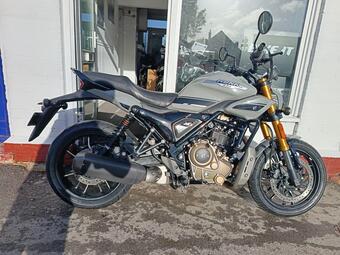 Hero Hunk 440 Roadster/Retro