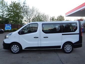 Renault Trafic Minibus 1.6 dCi 27 Business SWB Euro 5 5dr (9 Seat)