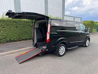 Ford Tourneo Custom Minibus 2.0 320 EcoBlue Titanium Auto L1 Euro 6 (s/s) 5dr
