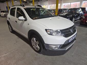 Dacia Sandero Stepway Hatchback 0.9 TCe Laureate Euro 5 5dr