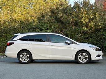 Vauxhall Astra Estate 1.6 CDTi BlueInjection Design Sports Tourer Euro 6 (s/s) 5dr