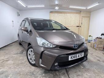 2015 COMFORT AND PRACTICALITY OF A LARGER MPV STYLE BODY. IT OFFERS FLEXIBLE SEAT...... photo