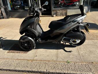 Piaggio MP3 300 Three Wheeler 300 Yourban Sport LT