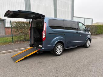 Ford Tourneo Custom Minibus 2.0 320 EcoBlue Titanium Auto L1 Euro 6 (s/s) 5dr