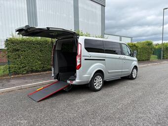 Ford Tourneo Custom Minibus 2.0 320 EcoBlue Titanium Auto L1 Euro 6 (s/s) 5dr