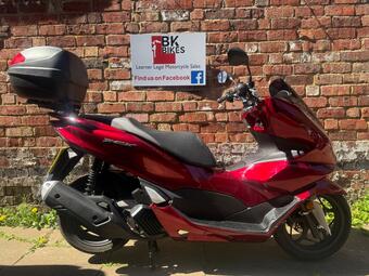 2021 pcx125 cvt v-belt euro 5 125cc 14 photos  pcx125 cvt v-belt euro 5 125cc only 2k miles &amp; 12... photo
