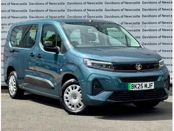 Vauxhall Combo Life Electric MPV 52kWh Design XL MPV Auto 5dr (7.4kW Charger)