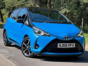 Toyota Yaris Hatchback 1.5 VVT-h Cyan Bi-Tone E-CVT Euro 6 (s/s) 5dr
