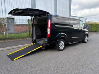 Ford Tourneo Custom Minibus 2.0 320 EcoBlue Titanium Auto L2 Euro 6 (s/s) 5dr