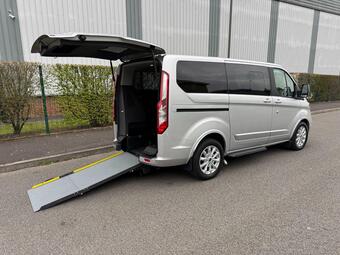 Ford Tourneo Custom Minibus 2.0 310 EcoBlue Titanium Auto L1 Euro 6 (s/s) 5dr