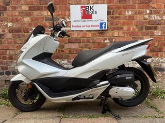2018 pcx125 cvt euro 4 125cc 17 photos  pcx125 cvt euro 4 125cc only 4k miles &amp; 9 months mot... photo