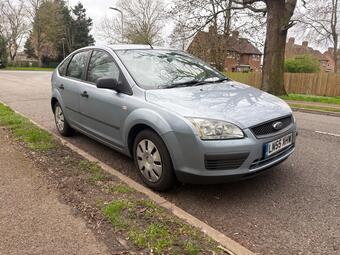 2005 FOCUS 1.4 STUDIO 5DR NO WARRANTY SOLD AS SEEN 1,495 2005 55 REG... photo