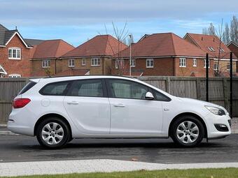 Vauxhall Astra Estate 1.7 CDTi ecoFLEX ES Sports Tourer Euro 5 (s/s) 5dr