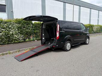 Ford Tourneo Custom Minibus 2.0 320 EcoBlue Titanium Auto L1 Euro 6 (s/s) 5dr
