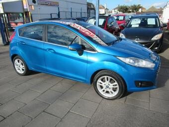 2015 POPULAR HATCHBACK, OFFERING A BLEND OF PRACTICALITY AND ENJOYABLE DRIVING. POWERED BY AN... photo