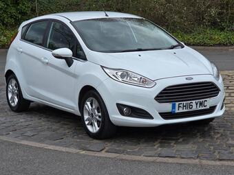 2016 POPULAR CHOICE FOR DRIVERS SEEKING A RELIABLE AND ECONOMICAL CAR. THIS PARTICULAR MODEL... photo