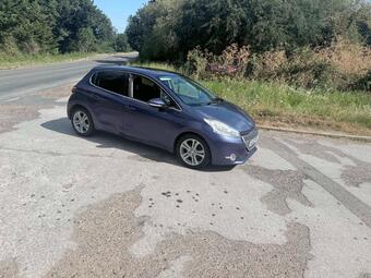 Peugeot 208 Hatchback 1.6 e-HDi Allure Euro 5 (s/s) 5dr