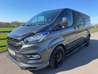 Ford Tourneo Custom Minibus 2.0 320 EcoBlue Titanium Auto L2 Euro 6 (s/s) 5dr