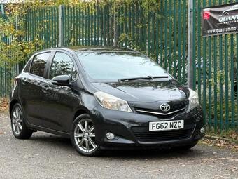 2012 Toyota Yaris 1.33 Dual VVT-i SR Euro 5 5dr 35 Photos photo