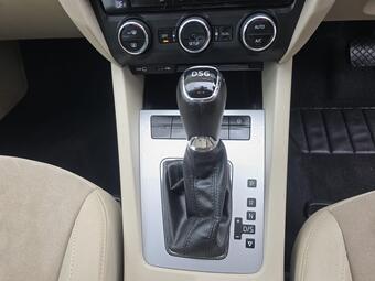 Skoda Octavia Hatchback 1.6 TDI Elegance DSG Euro 5 (s/s) 5dr
