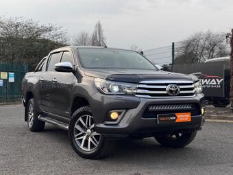 2018 TOYOTA HILUX 2.4 D 4D INVINCIBLE AUTO 4WD EURO 6 S S 4DR TSS,... photo