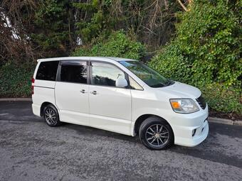 Toyota Corolla MPV NOAH VOXY 2.0 AUTOMATIC 8 SEATS