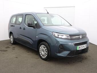 2025 VAUXHALL COMBO LIFE ELECTRIC 52KWH DESIGN XL MPV 5DR ELECTRIC AUTO 7.4KW CHARGER 136... photo