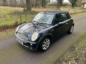 2005 MINI Convertible 1.6 Cooper Euro 3 2dr 30 Photos photo