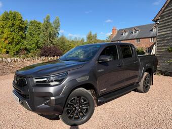 Toyota Hilux Pickup 2.8 D-4D Invincible X Auto 4WD Euro 6 (s/s) 4dr