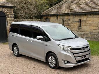 2018 VOXY 1.8 HYBRID 7 SEATER AUTOMATIC ULEZ FREE 5DR 51 PHOTOS TOYOTA VOXY... photo