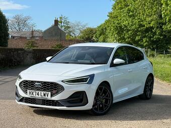 2025 FORD FOCUS 2.3T ECOBOOST ST HATCHBACK 5DR PETROL MANUAL EURO 6 S S 280... photo