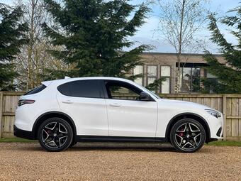 Alfa Romeo Stelvio SUV 2.0T Lusso Ti Auto Q4 AWD Euro 6 (s/s) 5dr