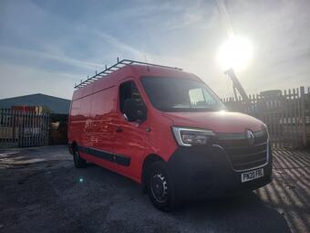 Renault Master Panel Van 2.3 dCi 35 Business Long Overhang Panel Van 4WD XLWB Medium Roof Euro 6 5dr