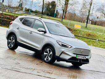 2023 ONE OWNER SINCE NEW. THIS ELECTRIC VEHICLE BOASTS A SUBSTANTIAL 73 KWH BATTERY,... photo