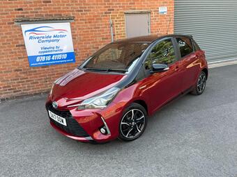 Toyota Yaris Hatchback 1.5 VVT-h Red Bi-Tone E-CVT Euro 6 (s/s) 5dr