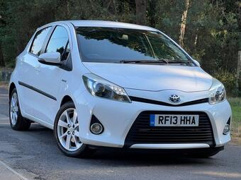 Toyota Yaris Hatchback 1.5 VVT-h T Spirit CVT Euro 5 5dr