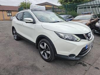 2015 Nissan Qashqai 1.2 DIG-T n-tec+ 2WD Euro 6 (s/s) 5dr 15 Photos photo