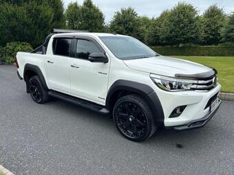 Toyota Hilux Pickup 2.4 D-4D Invincible 4WD Euro 6 (s/s) 4dr (TSS, 3.5t)