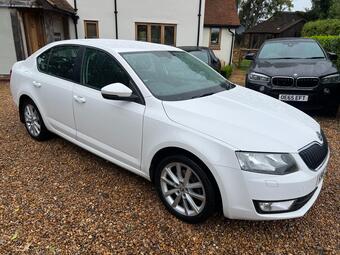 Skoda Octavia Hatchback 2.0 TDI Elegance DSG Euro 5 (s/s) 5dr